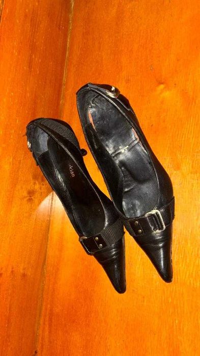 Sapatos em Pele Pretos Alain Manoukian