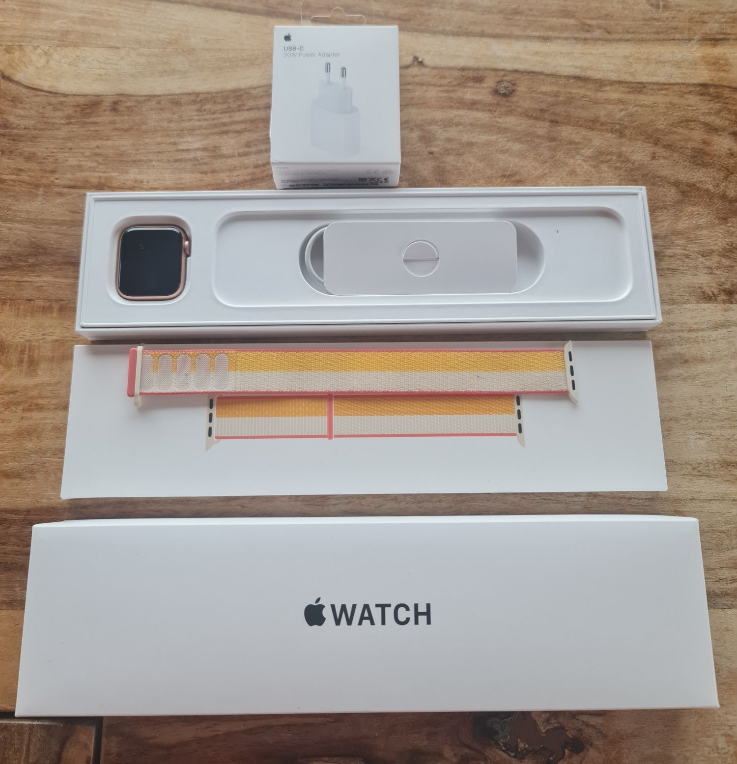 APPLE Watch SE GPS + Cellular 40mm Gold Aluminium Case With Maize/Whit