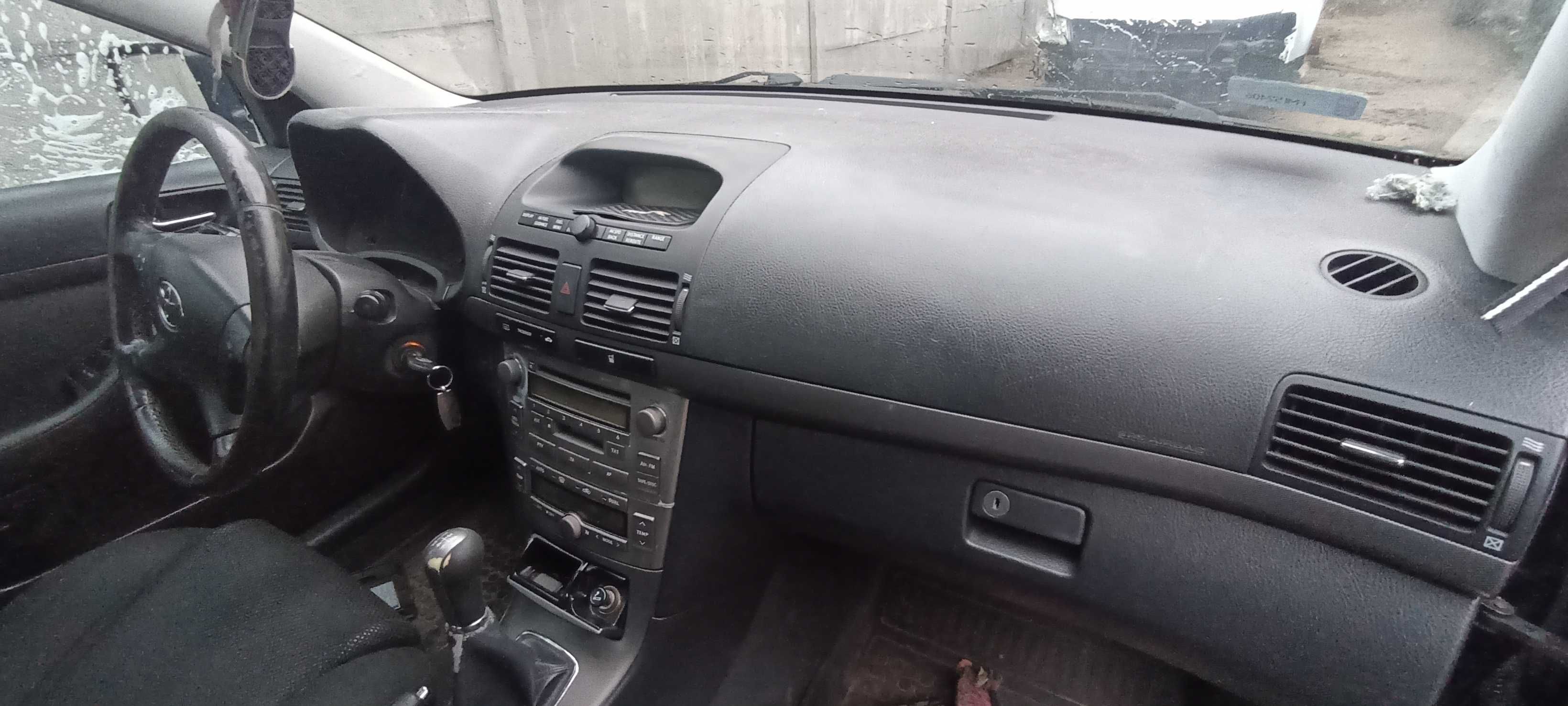 toyota avensis t25 2.0 d4d 1cdftv  209  samochód na części