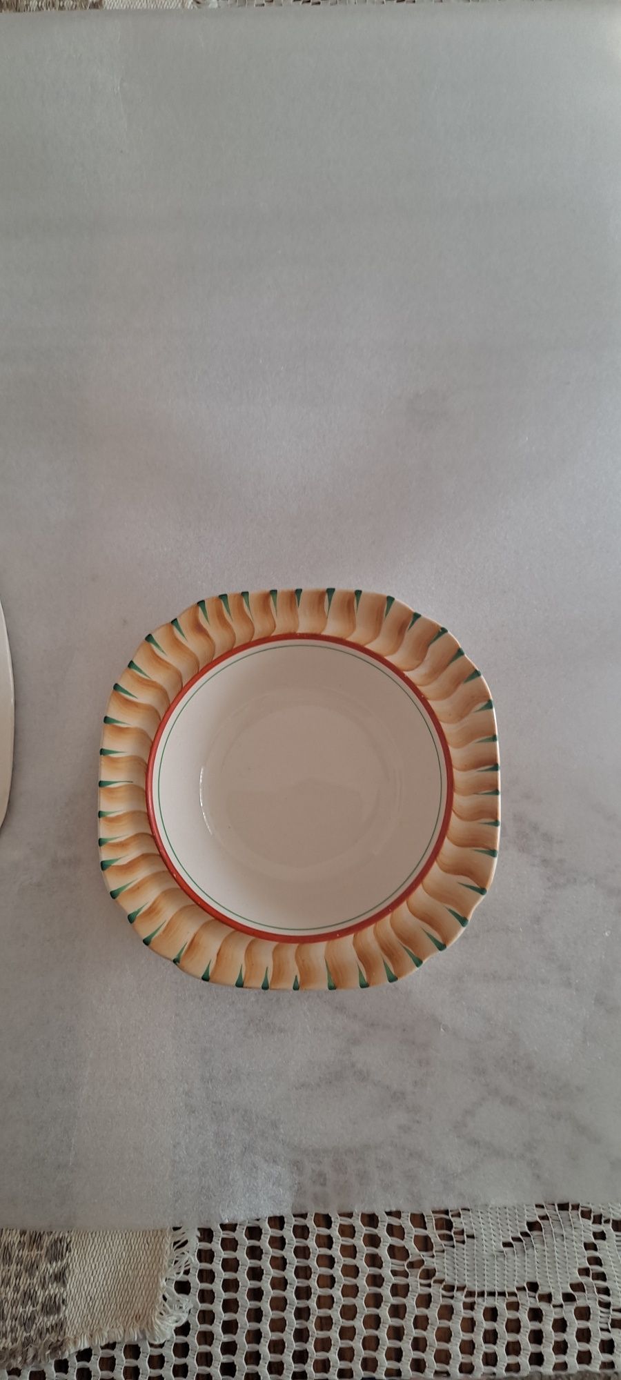 6 miseczek i 1 duża firmy Hampton Ivory
