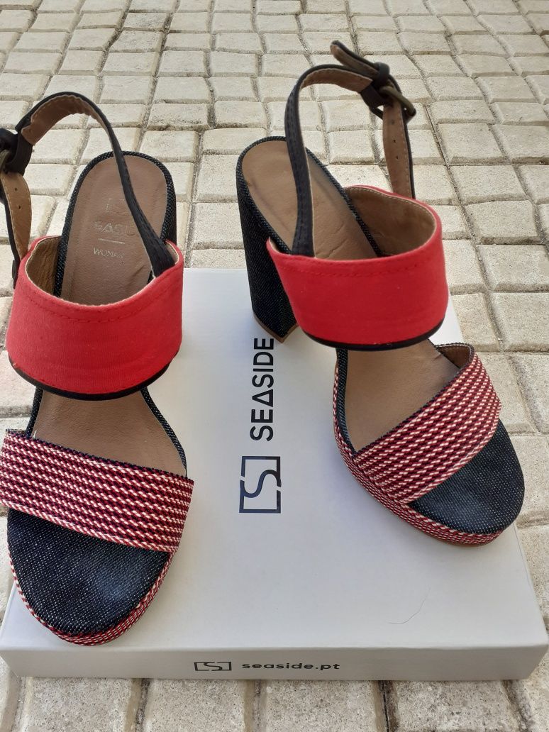 Sandalias vermelhas da Seaside