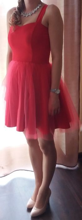 Czerwona sukienka r.S