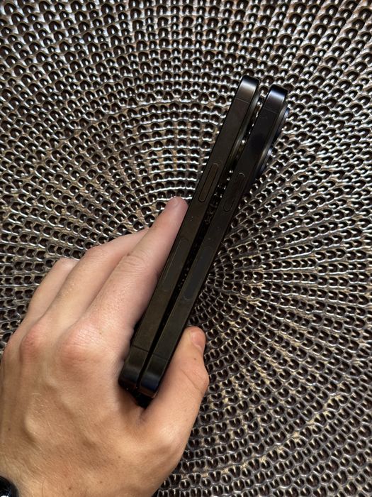 Apple Iphone 15 pro 256gb Black blue Neverlock Батарея 91%