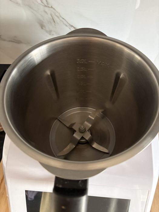 Vendo Monsieur Cuisine smart com acessórios