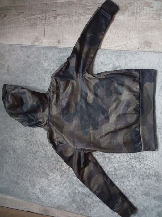 Bluza rozpinana z kapturem moro, ocieplana 134