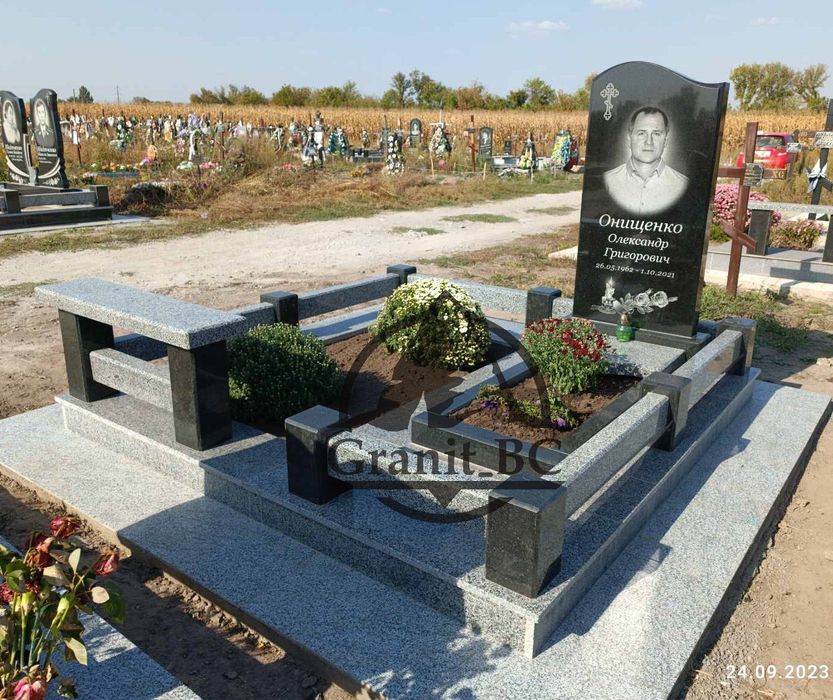 Пам'ятники, вироби з граніту.