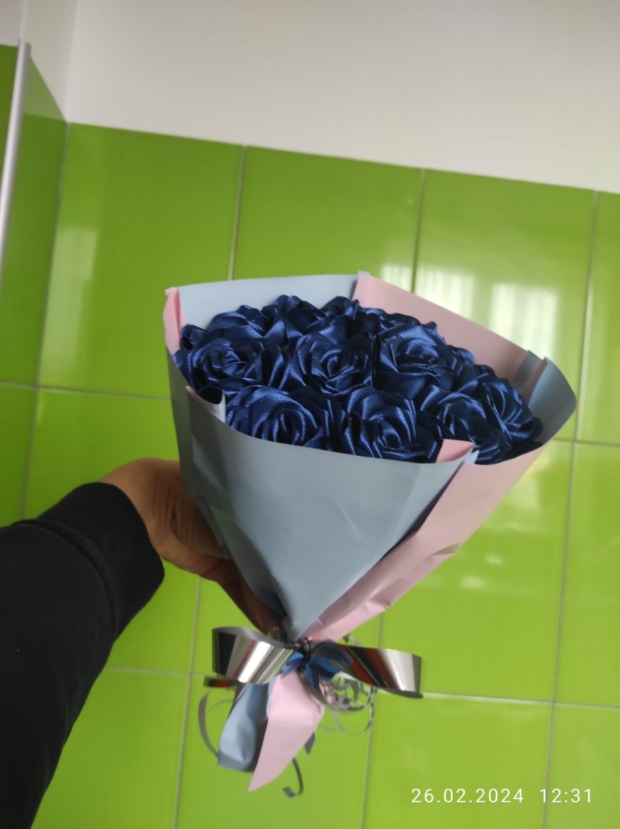 Рози з атласних стрічок на замовлення
