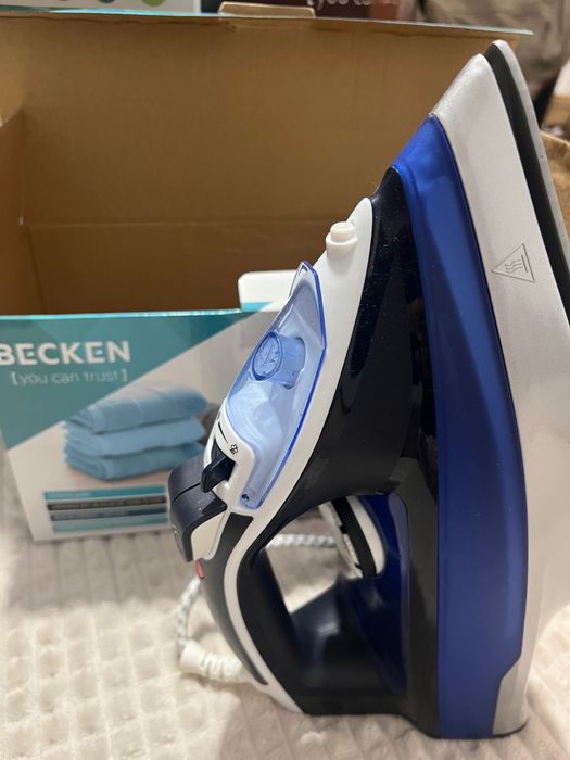 Ferro de passar roupa NOVO nunca usado, na caixa!