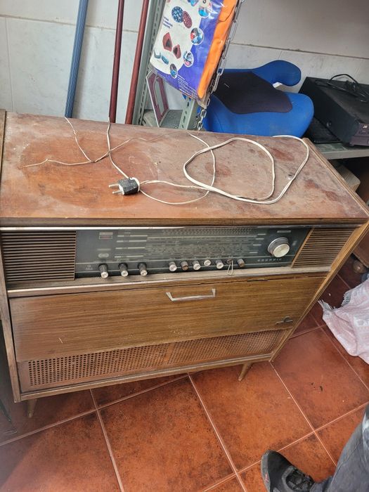Radio  grande antigo