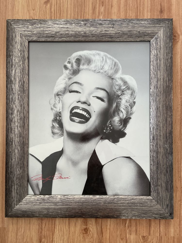 Fotokopia marilyn monroe w drewnianej srebnej ramie