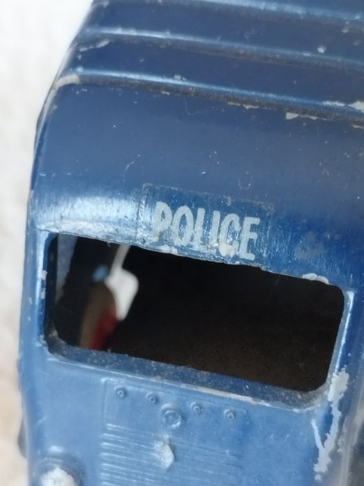 Furgão policial Renault. Uma miniatura do Renault 1000 kg, um furgão p