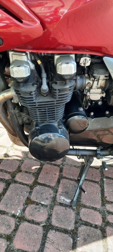 Kawasaki model ZR750S