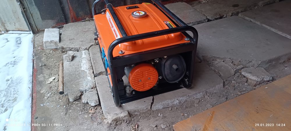 Бензогенератор Энергомаш 2.800 ватт.