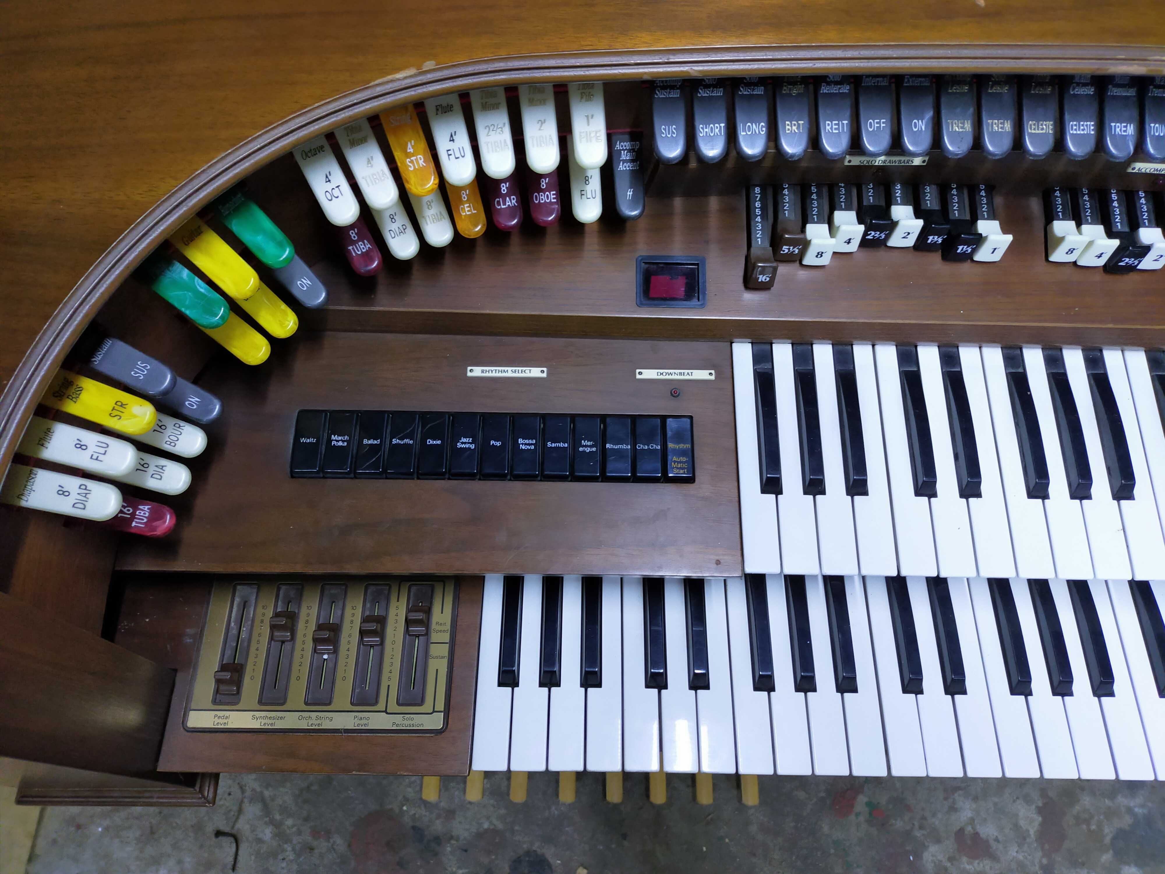 Organy.pianino.fortepian.Gulbransen Palace