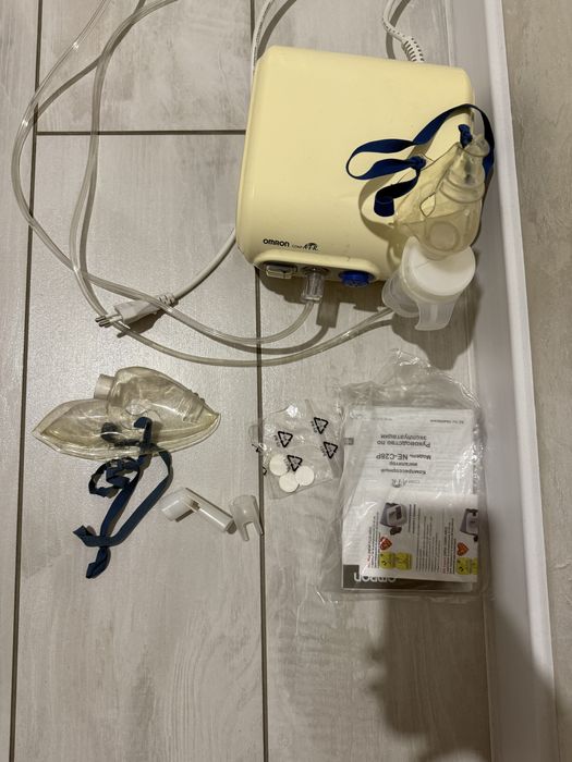 Компресорний інголятор небулайзер Omron