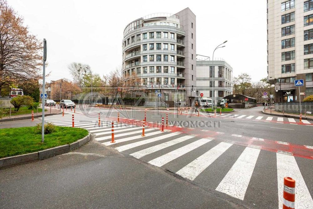 Фасадне приміщеня 195м2  в ЖК Новопечерські Липки