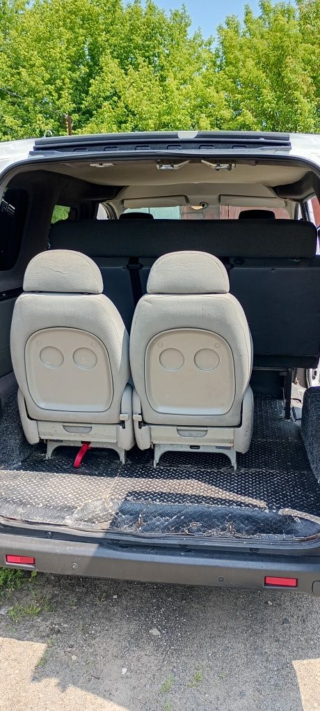 Nissan NV200 2011