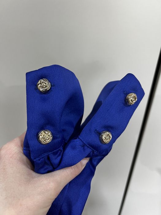 Chabrowa niebieska ciemnoniebieska bluzka River Island z falbanką