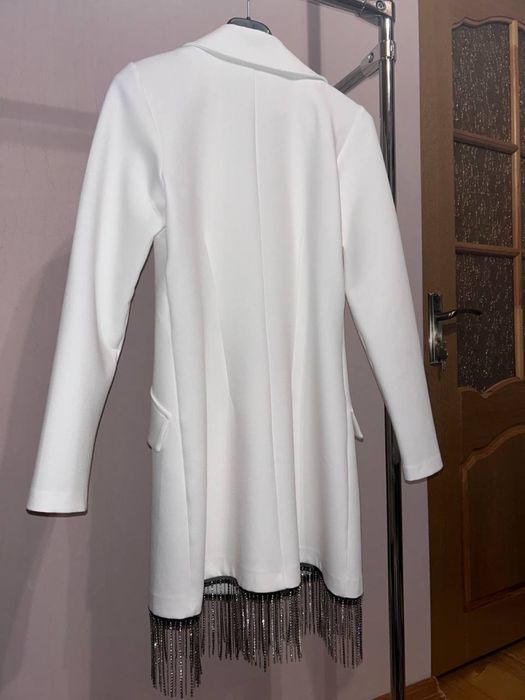 біла сукня-піджак