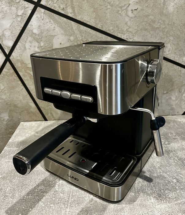 Ekspres kolbowy ze spieniaczem mleka