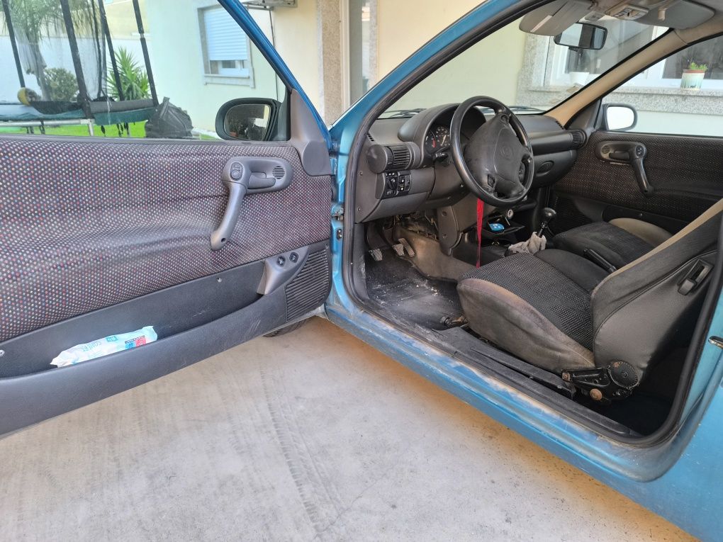Opel corsa b ( com avaria )