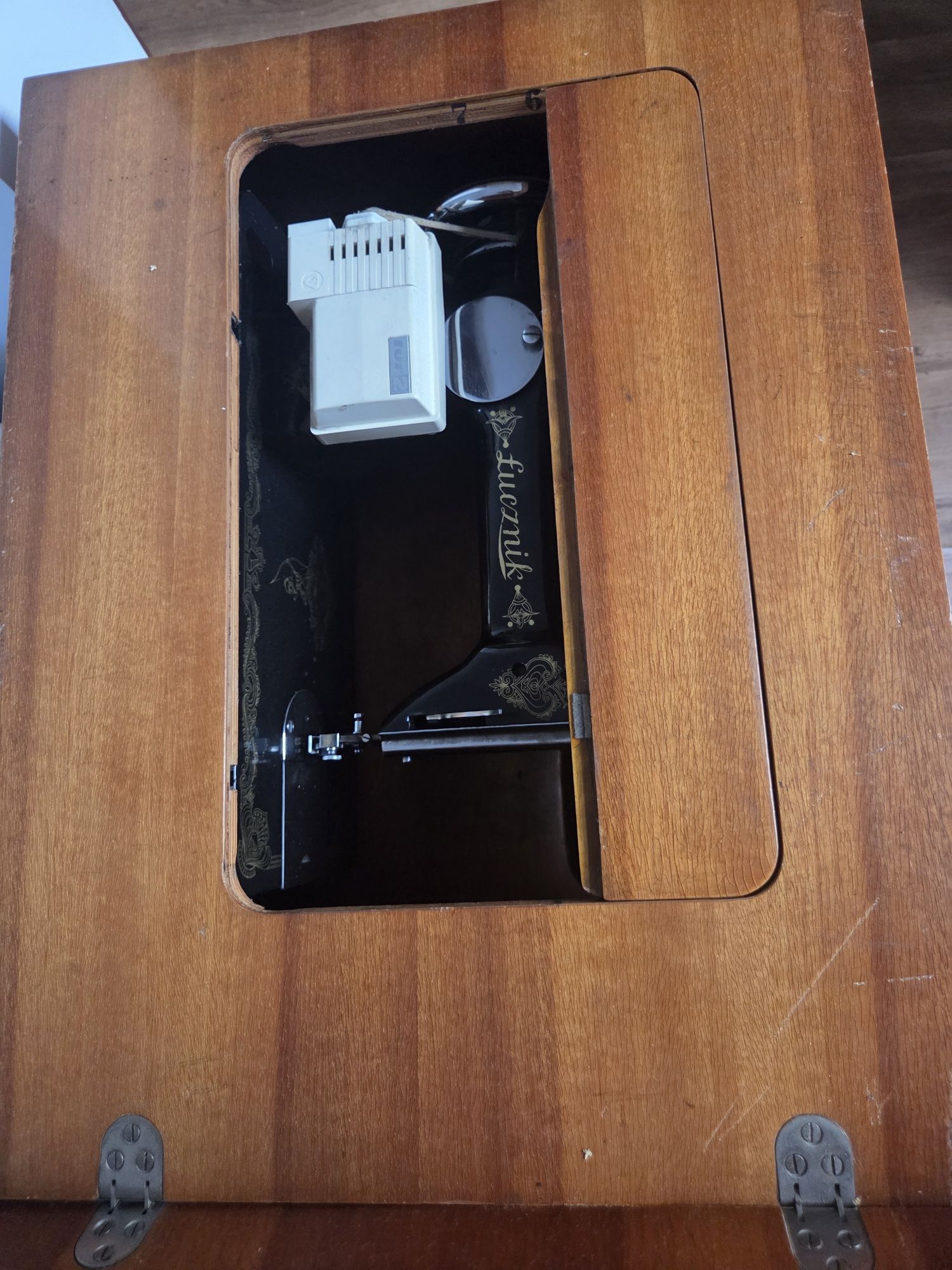 Maszyna do szycia Łucznik elektryczna i na pasek
