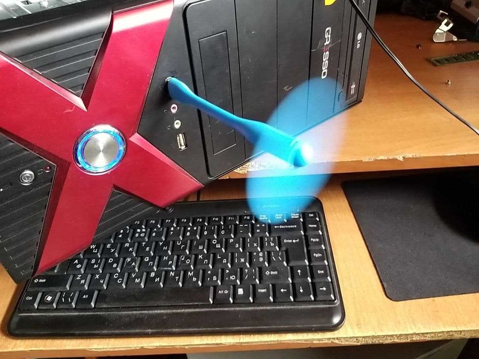 Гибкий USB-вентилятор разноцветные.