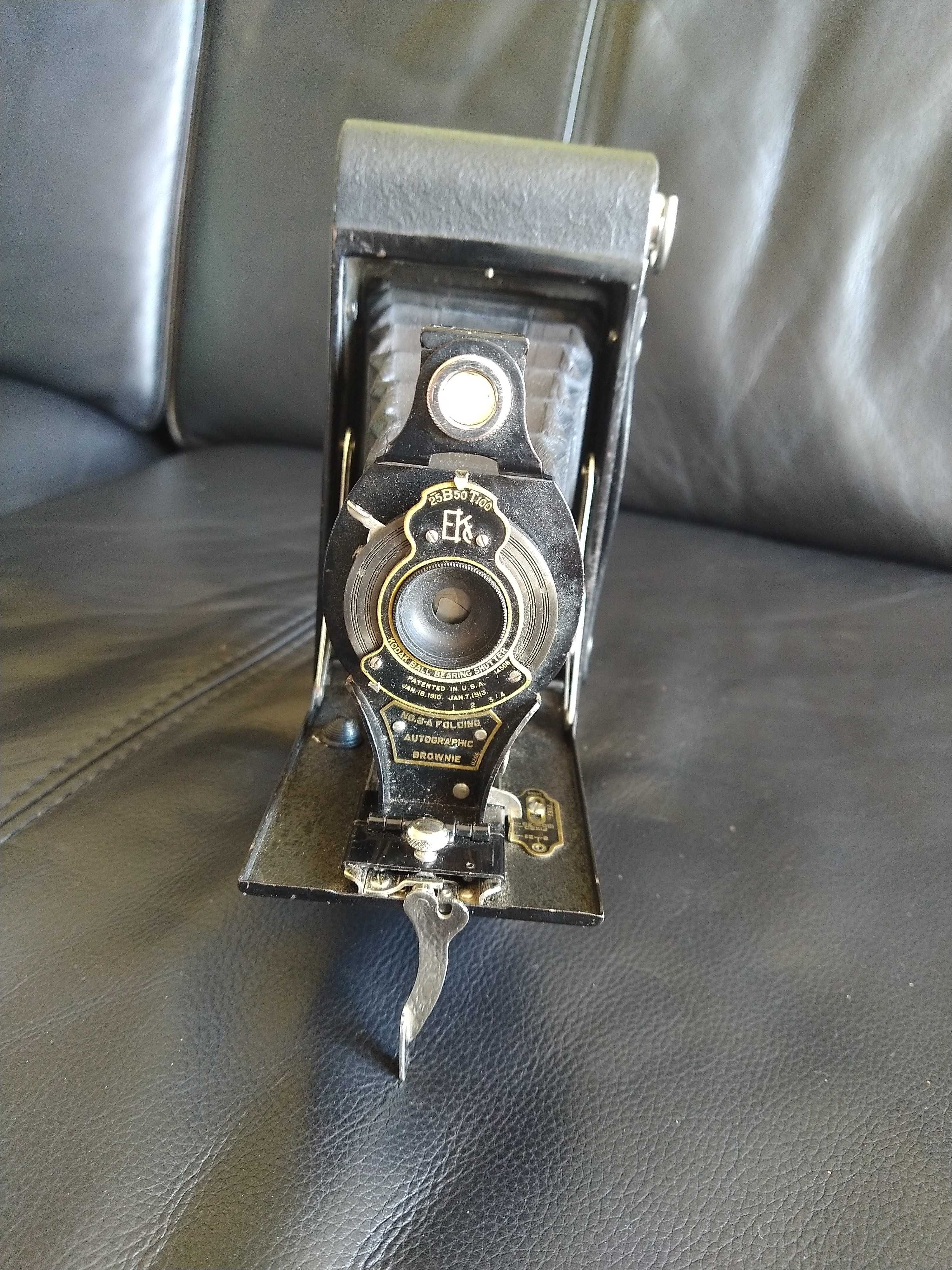 Maquina fotografica Kodak Brownie, de fole