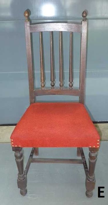 Lote de 2 cadeiras de estofo vermelho