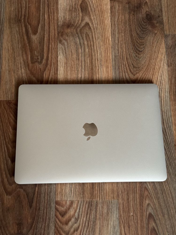 Продам MacBook pro, m1, 8GB, 250GB
