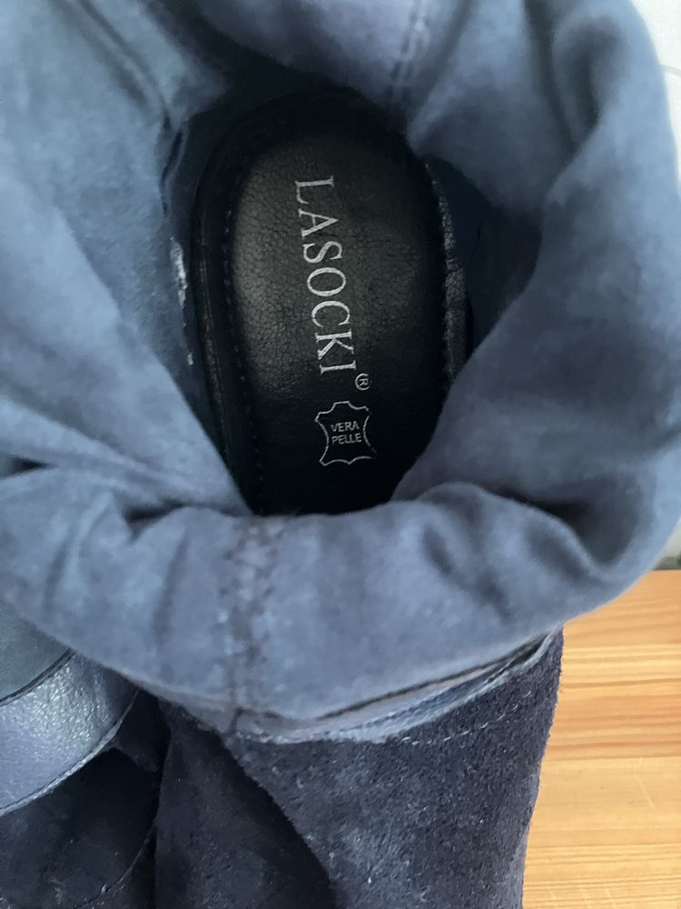 Botki damskie Lasocki skóra zamszowa granatiwe roz.38