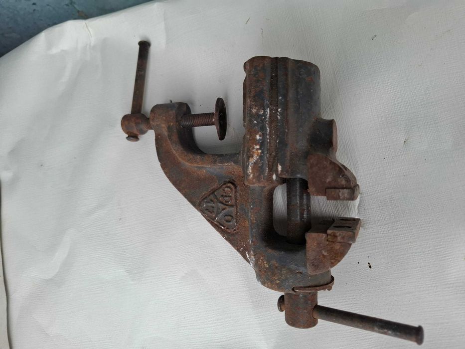 Тиски ссср.        .