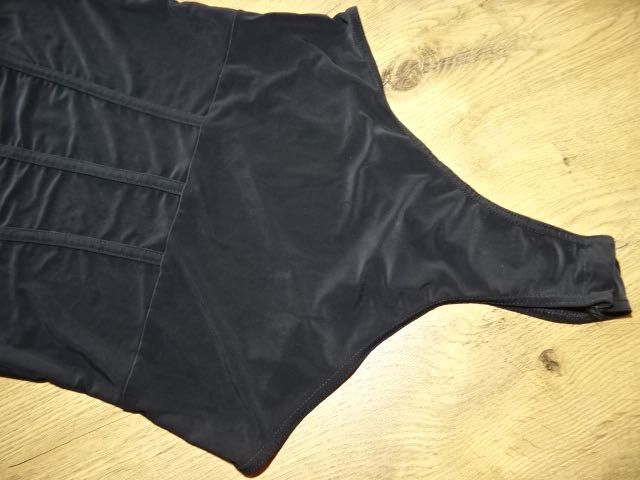 PrettyLittleThing body czarne stringi M