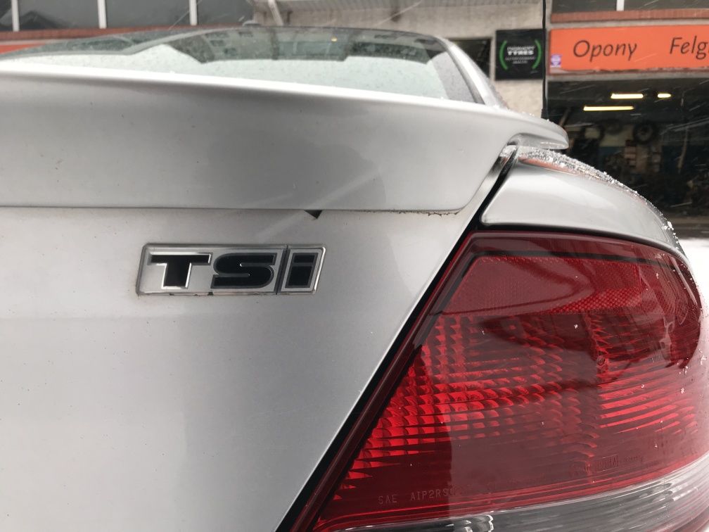 Chrysler Sebring TSi oryginalny spoiler klapy bagażnika