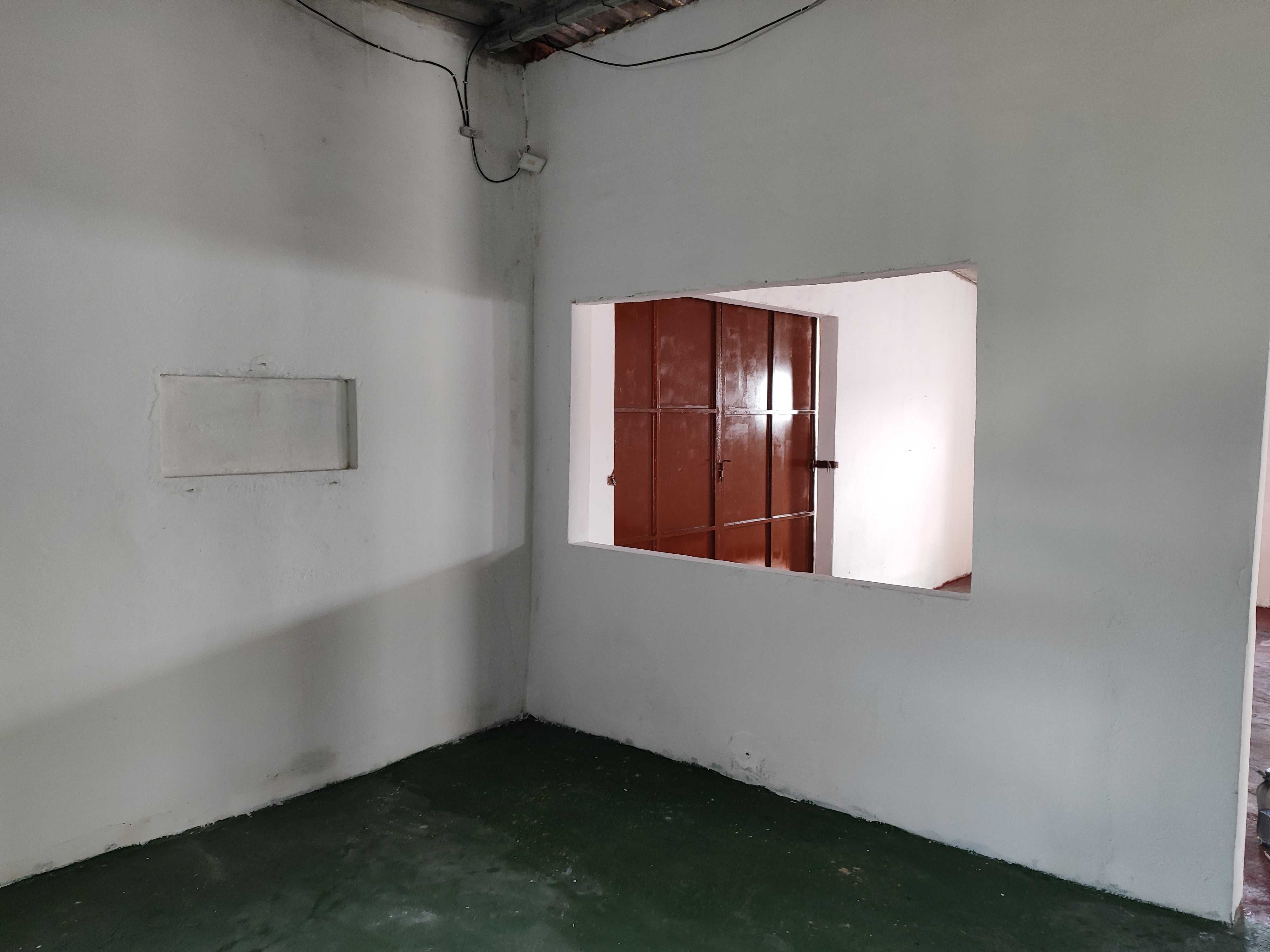Armazém Arrendar 210 m2