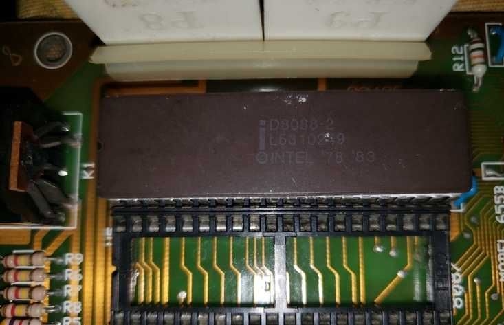 Ретро процессор Intel 8088-2 керамический (IBM XT)