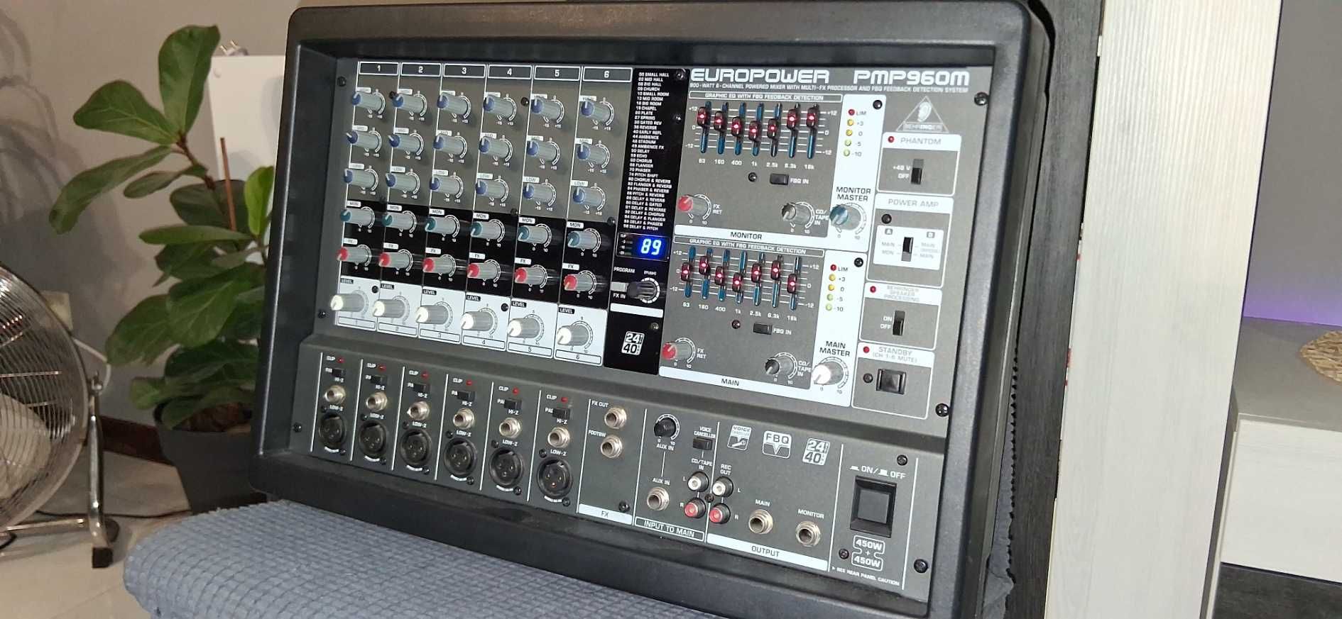 Mixer Behringer PMP960M - Bom estado pouco usada.