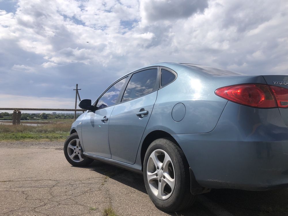 Продам hyundai elantra