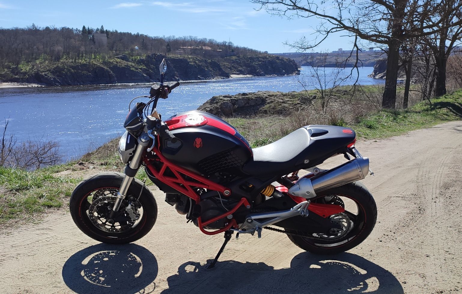 Продам мотоцикл Ducati monster 696 2009