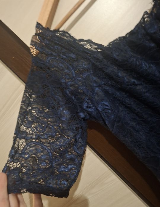 Sukienka elegancka koronka rozkloszowana