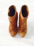 Zamszowe buty Stradivarius
