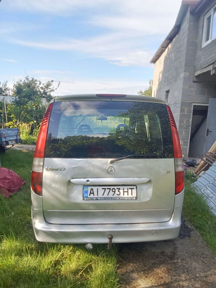 Автомобіль mercedes-benz