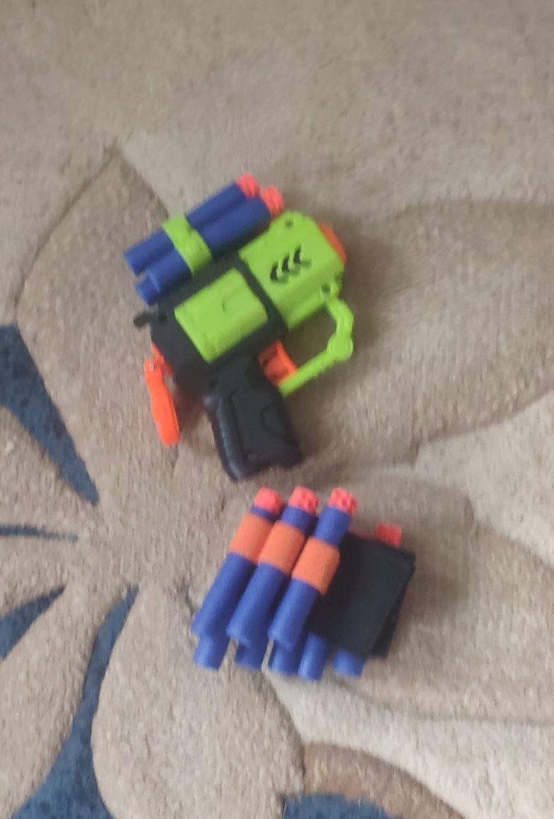 Pistolet, łuk i tarcza ze strzałami na rzep top gamę,