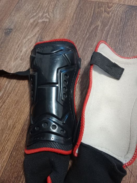 Щитки на широку ногу