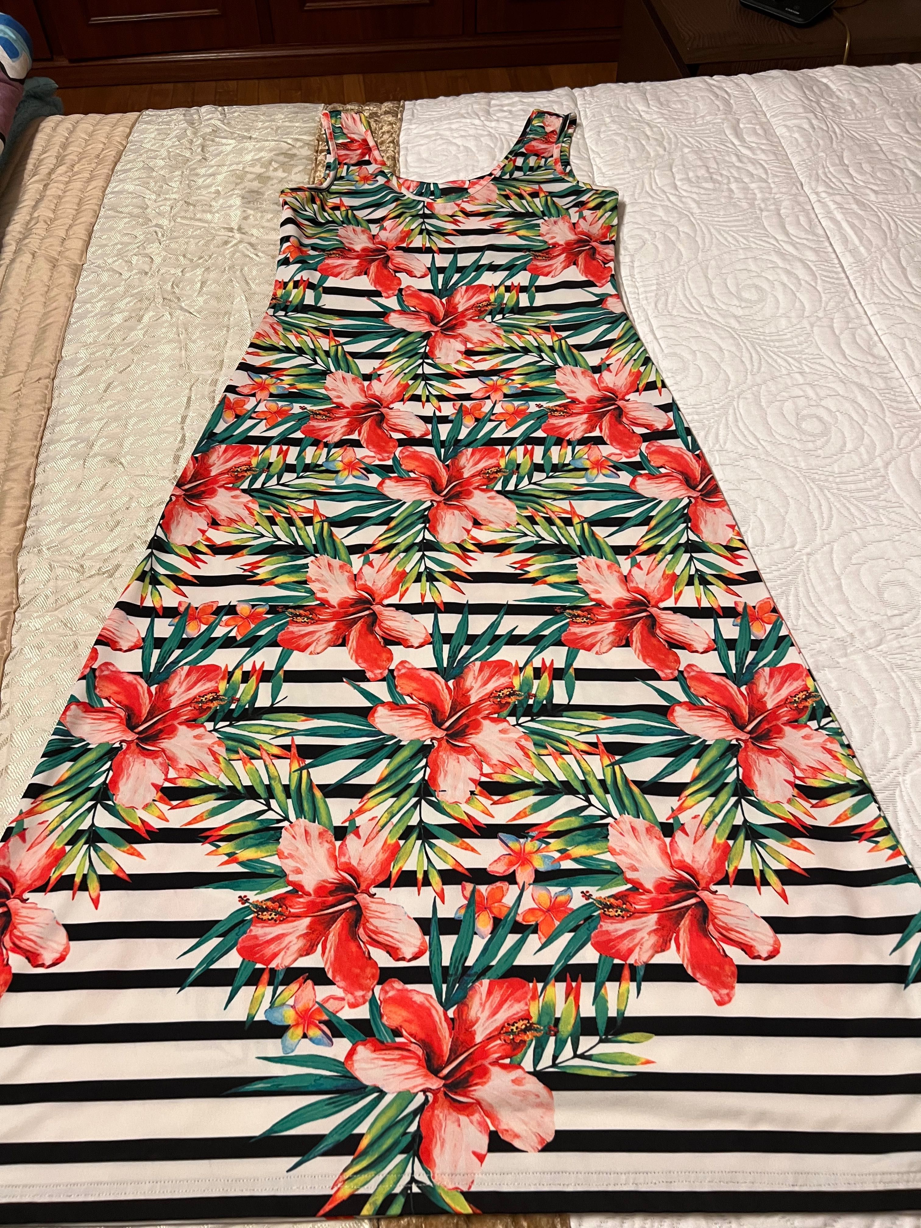 Vestido comprido justo, caveado, “Rialbanni”, tamanho L