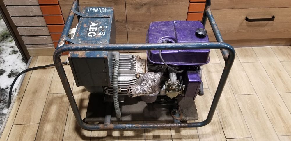 Генератор фірми AEG 6 кв 380v 2.5кв 220v двигун lombardini