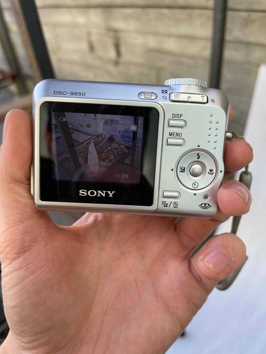 Sony Cyber-shot DSC-S650.