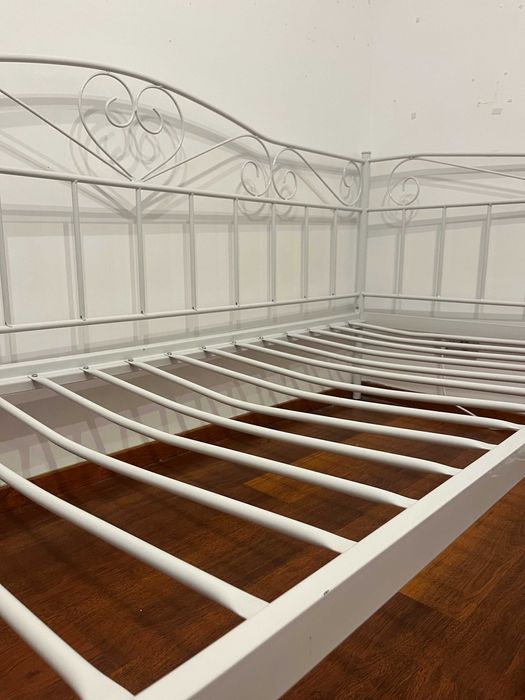 Łóżko metalowy stela