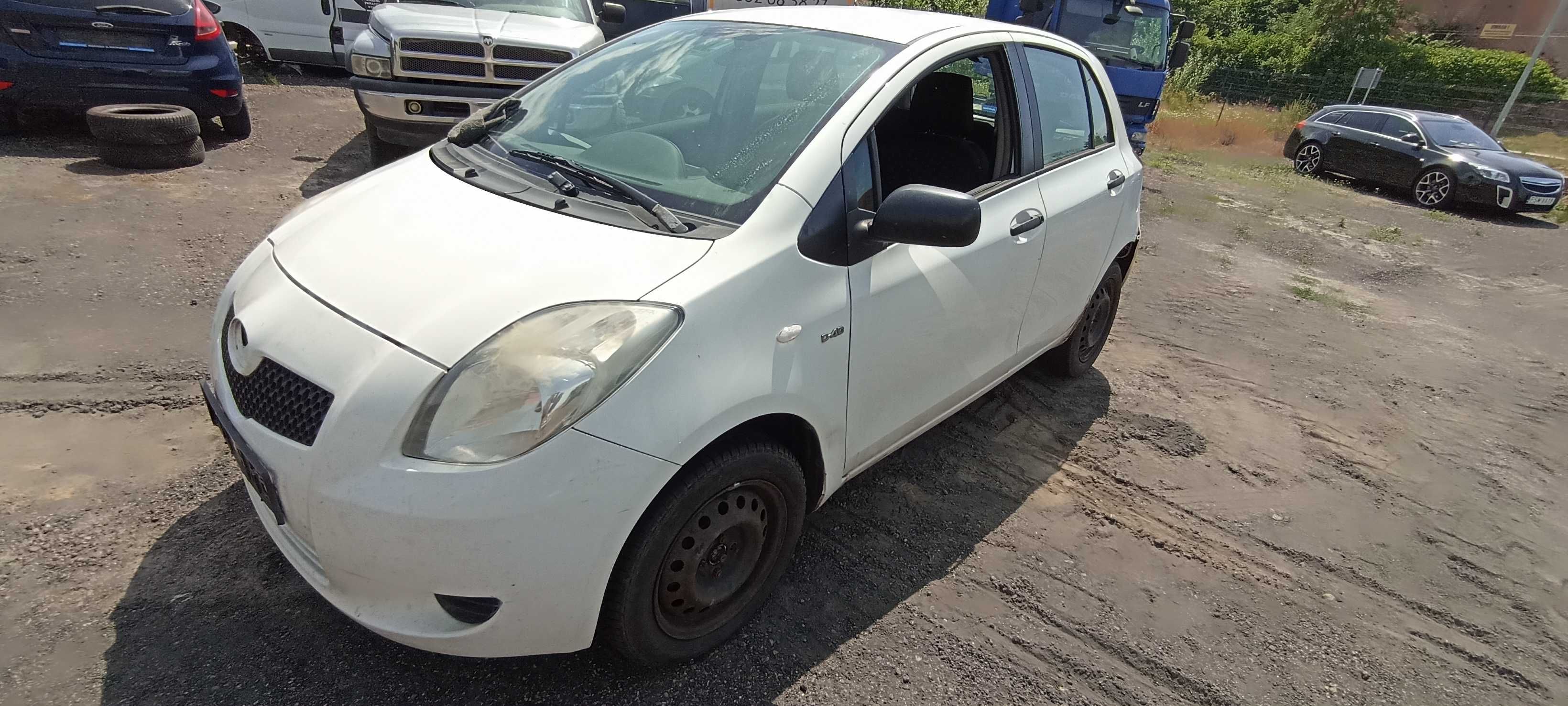 drzwi przód przednie toyota yaris 5d 1.4 d4d lak 068