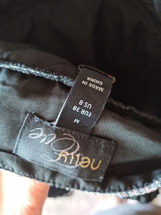 Короткое платье с пышной юбкой на праздник